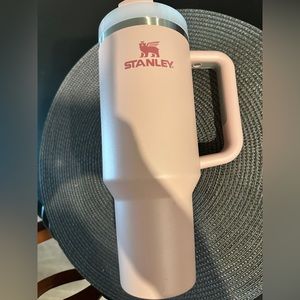 Stanley, 40 ounce quencher pink dusk.